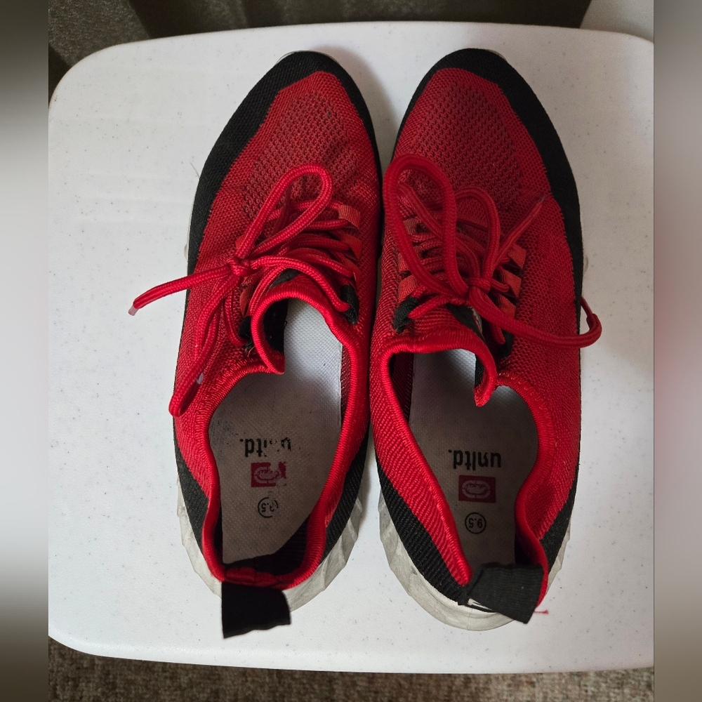 Echo Unltd Running Shoes. Red. Men’s Size 9.5.